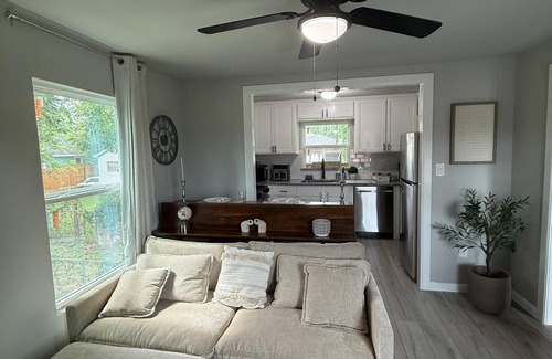 Fort Worth House | Charming new 1-bedroom house in nice Fort Worth