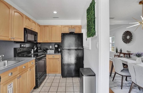 Croissant Park Cottage | Charming & Newly Renovated 2-bedroom pool Cottage - near beaches & Las Olas FTL