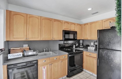 Croissant Park Cottage | Charming & Newly Renovated 2-bedroom pool Cottage - near beaches & Las Olas FTL