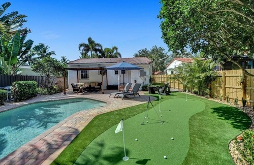 Croissant Park Cottage | Charming & Newly Renovated 2-bedroom pool Cottage - near beaches & Las Olas FTL