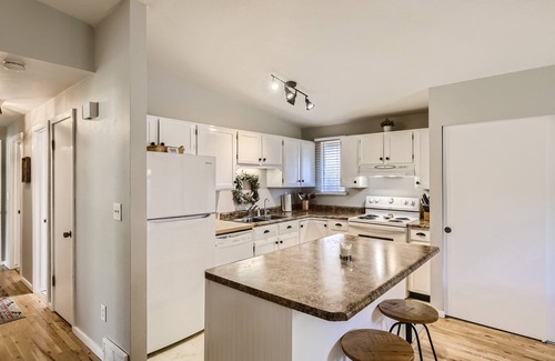 Niwot House | Charming Niwot Home -Walk to Downtown -Sauna/Firepit/Fenced Yard