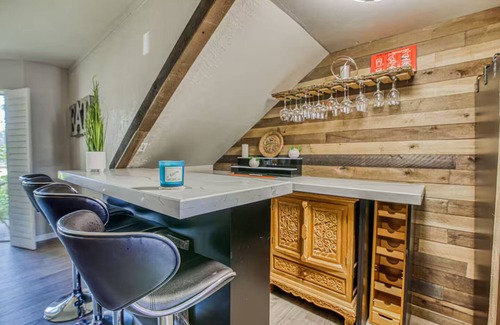 El Paso Condo | Charming Oasis Apartment