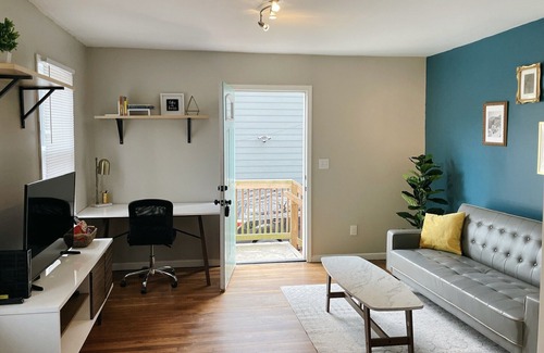 East Side House | Charming Oasis in Popular Neighborhood. Walk to Zoo Atlanta! TVs in bedrooms.
