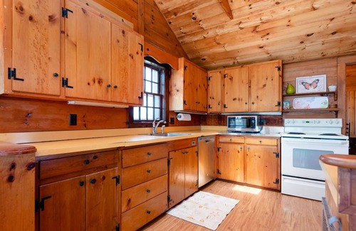 Siasconset House | Charming Oceanfront Cottage - 8 Minute Walk to Sankaty Head Lighthouse