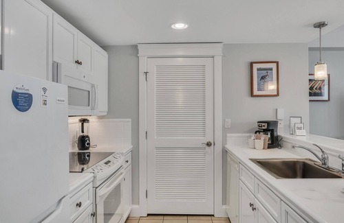 Villa Lago Condo | Charming One-Bedroom Unit: Balcony, Kitchen, Washer/Dryer for Your Convenience at Sandestin Golf and Beach Resort!