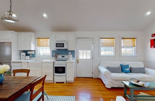 Nantucket Town Cottage | Charming one bedroom cottage, close to lower Main Street and Handlebar Cafe.