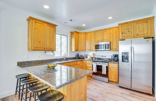 Sunset Heights House | Charming Orem Townhome: 5 Mi to BYU!