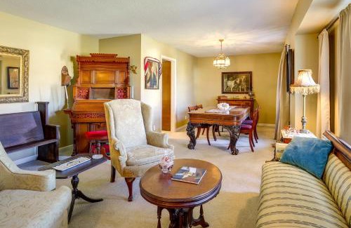 Paris House | Charming Paris Home with Porch Hunt and Unwind!