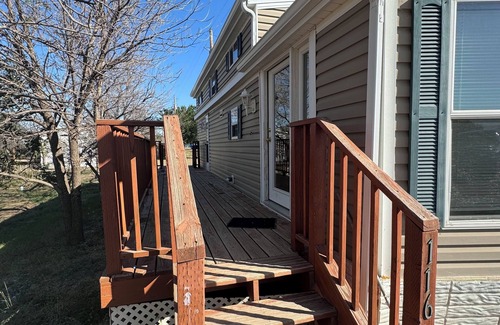 Watford City Cabin | Charming park model cabin with access to beautiful Lake Sakakawea