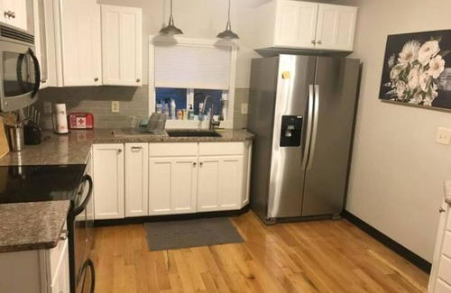 Silverton House | Charming Parkside Bungalow-2 blocks from downtown!