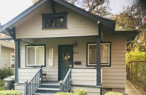 Silverton House | Charming Parkside Bungalow-2 blocks from downtown!