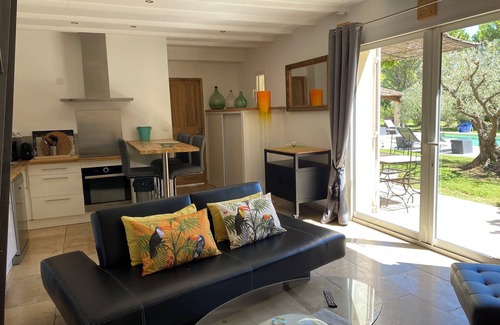 Caumont-sur-Durance House | Charming, peaceful farmhouse with swimming pool and wooded grounds, 6 km from Isle sur la Sorgue