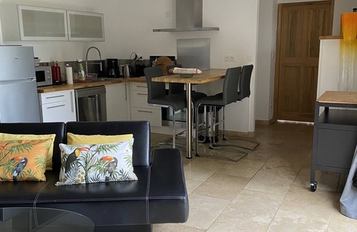 Caumont-sur-Durance House | Charming, peaceful farmhouse with swimming pool and wooded grounds, 6 km from Isle sur la Sorgue