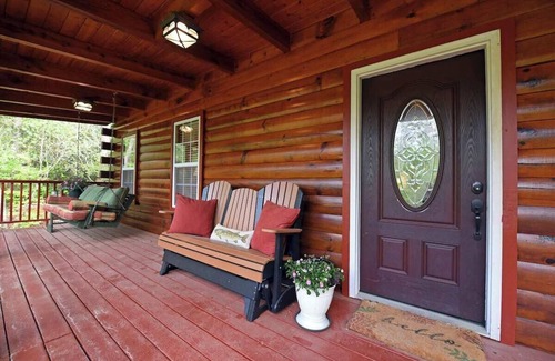 Copperhill Cabin | Charming Peaceful 2-bedroom cabin in Copperhill with WiFi and AC