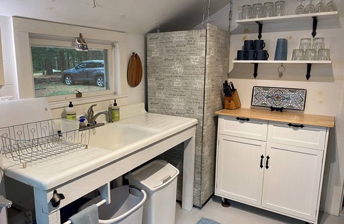 Readfield House | Charming, peaceful Maranacook waterfront camp nestled in the pines