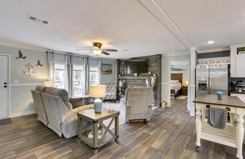 Perry House | Charming Perry Home about 2 Mi to the Gulf!