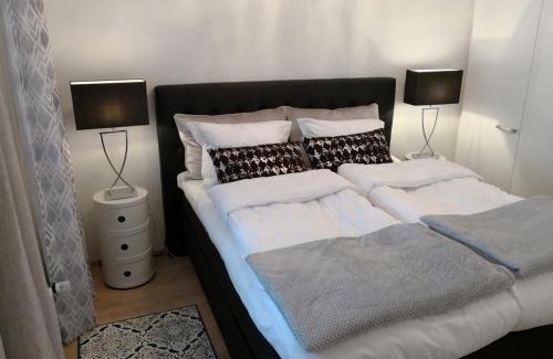 Tikkurila Apartment | Charming Pine View Apartment