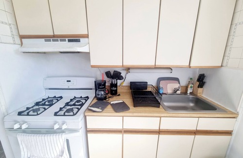 Elkins Park Apartment | Charming place to call home Monthly Discount