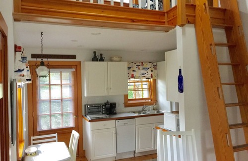 Eel Point Cottage | Charming Post and Beam Cottage! Walk to the beach, Tennis, Bike Path, & Shuttle