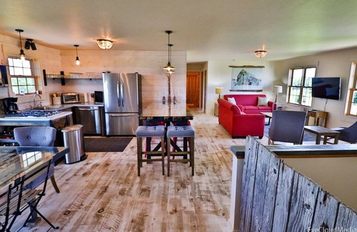 Sand Creek House | Charming & Private 2 BR Country Getaway