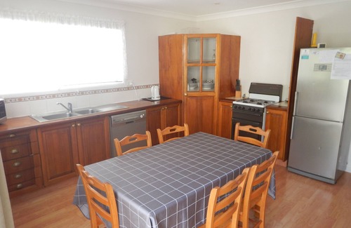 Wynnum House | Charming, Private 3-Bedroom Cottage By The Bay