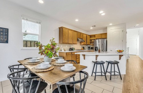 North San Jose House | Charming Private bedroom with Private Bath near Tech Hub & Hospitals in San Jose