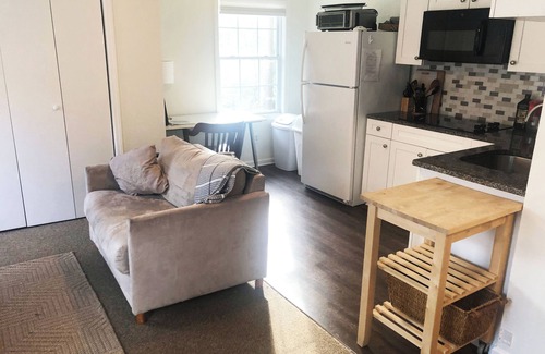 Lavista Park Cottage | Charming & Private Carriage House (downstairs)