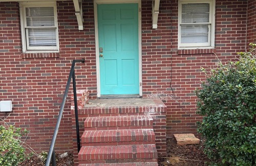 Hardwick House | Charming Private Bedroom with WiFi, AC in awesome Milledgeville