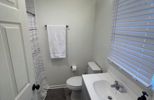 Hardwick House | Charming Private Bedroom with WiFi, AC in awesome Milledgeville