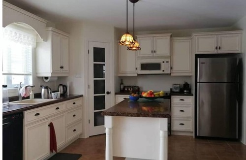 Sainte-Julie Villa | Charming Quality House 10 mins from ski, Private Pool Summer