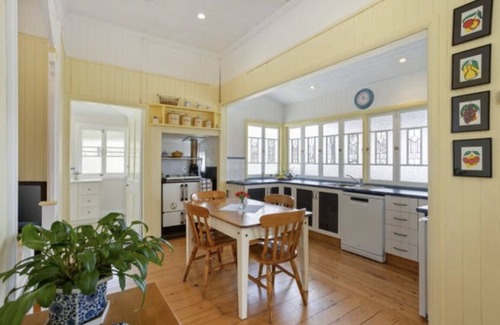 Goomburra Cottage | Charming Queenslander Cottage in peaceful setting