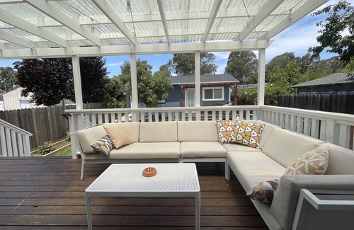 Oakland House | CHARMING & QUIET ONE BEDROOM /ONE OFFICE OAKLAND CRAFTSMEN HOME