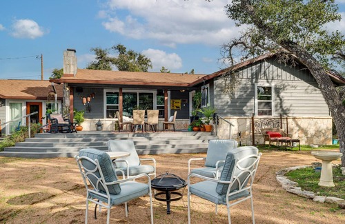 Belterra House | Charming ranch house near wedding venues,wineries, breweries, HEB, Austin Zoo
