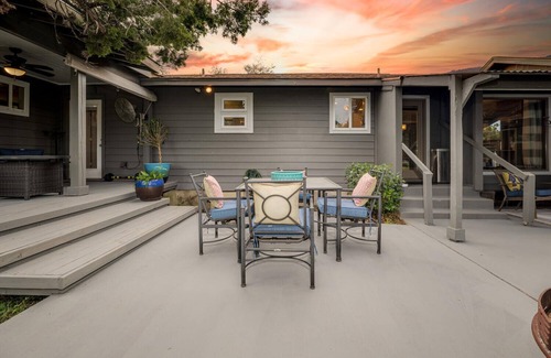 Belterra House | Charming ranch house near wedding venues,wineries, breweries, HEB, Austin Zoo