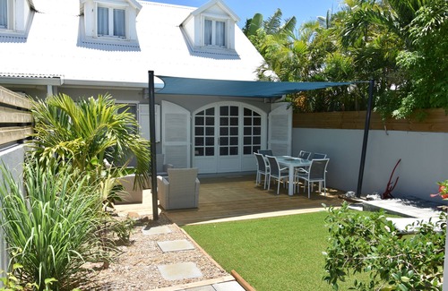 Etang Sale Les Bains House | Charming outbuilding with large shaded terrace in private garden