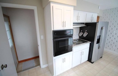 Des Moines House | Charming Remodeled Home in Des Moines - Convenient and Comfortable Stay