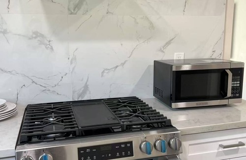 Walnut Valley House | Charming remodeled 1 bedroom/1 Bath with AC, WiFi in awesome Baldwin Park