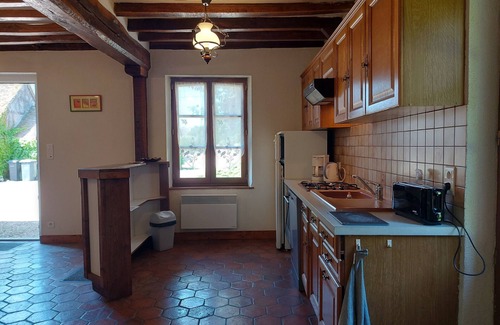 La Saucelle Cottage | Charming Renovated Cottage with Garden, BBQ, WiFi & Family Amenities Near Paris