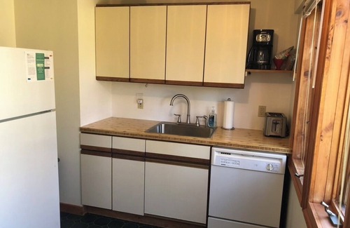 Rhinebeck Village Business District Cottage | Charming Rhinebeck Cottage, 5 min. from town, King Bed!