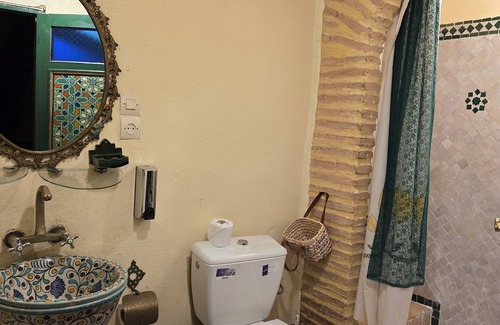 Fes House | Charming riad with 8 bedrooms and WiFi, AC in welcoming Fes