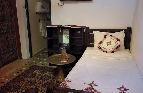 Fes House | Charming riad with 8 bedrooms and WiFi, AC in welcoming Fes