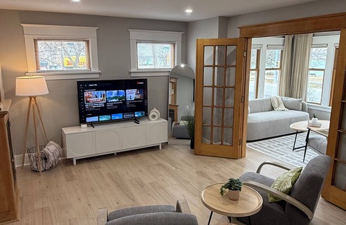 Tonawanda Cottage | Charming River Front Cottage Retreat