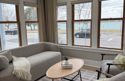 Tonawanda Cottage | Charming River Front Cottage Retreat