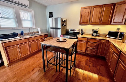 Aurora House | Charming river view 2-bedroom home in Aurora WiFi AC creation museum and ARK