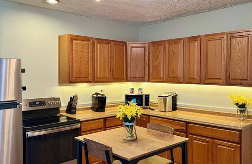 Aurora House | Charming river view 2-bedroom home in Aurora WiFi AC creation museum and ARK