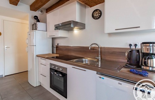 Bouchemaine Cottage | Charming Riverside Home in UNESCO Heritage Village with Modern Amenities & Near Angers