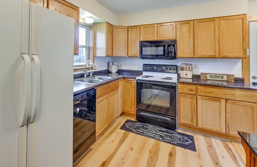 Mindoro House | Charming Rockland Retreat w/Deck & Grill!