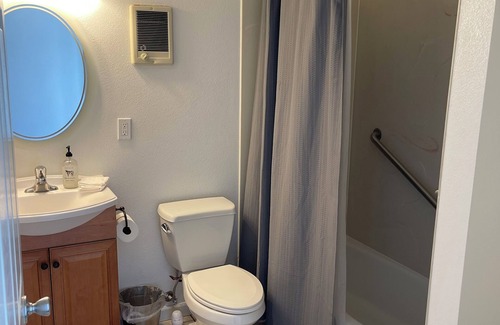 St. Maries Hotel | Charming Room 1 in the St. Maries Inn