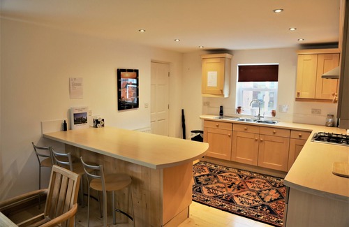 Tetford Cottage | Charming Rose Cottage 3 bedroom home sleeps 7