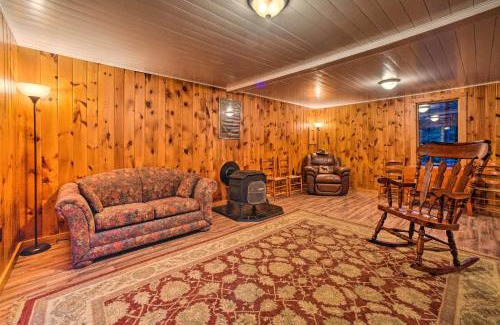 Town of Bleecker House | Charming Rural Retreat Great Sacandaga Lake Area!